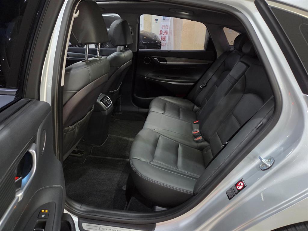 HYUNDAI Grandeur - Vista 7