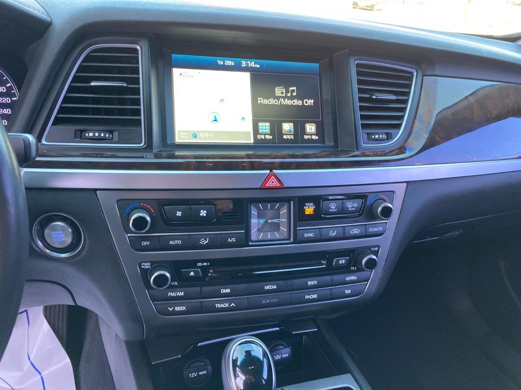 HYUNDAI Genesis - Vista 9