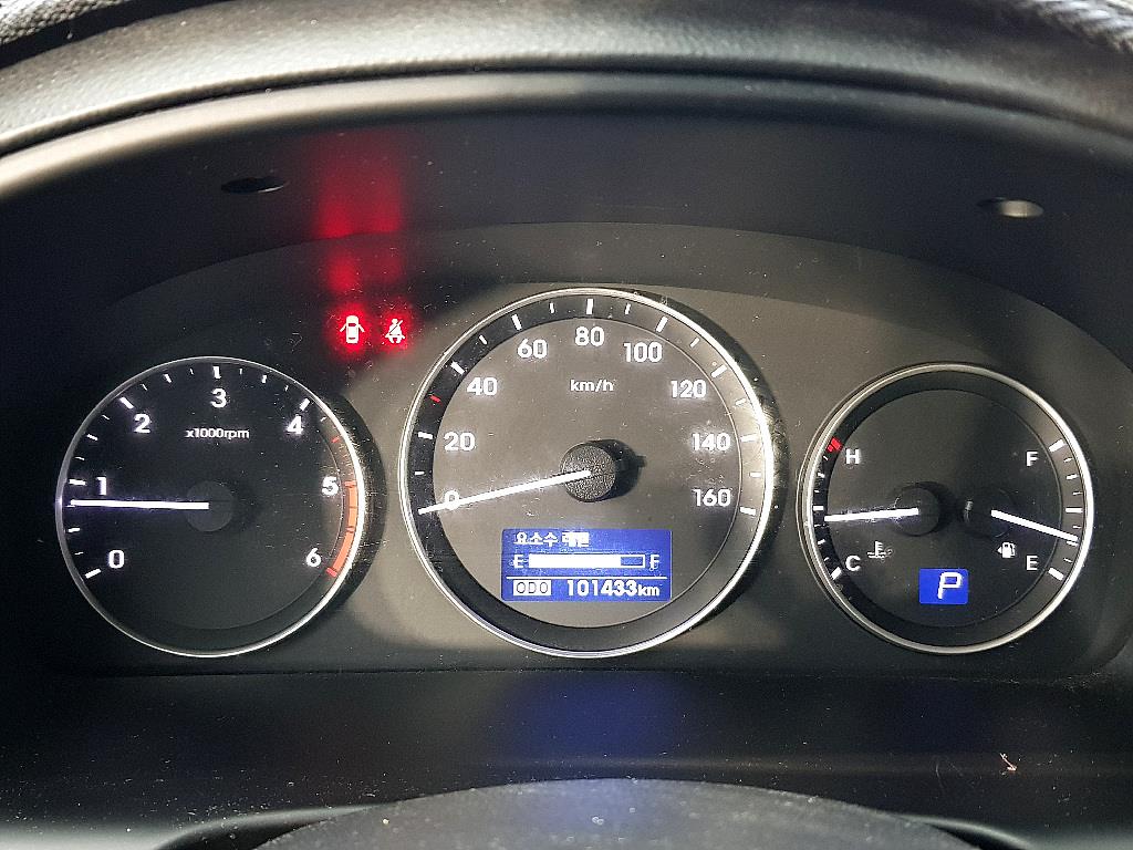 HYUNDAI Starex - Vista 6