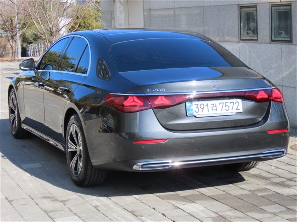 Mercedes Benz E class - Vista 7