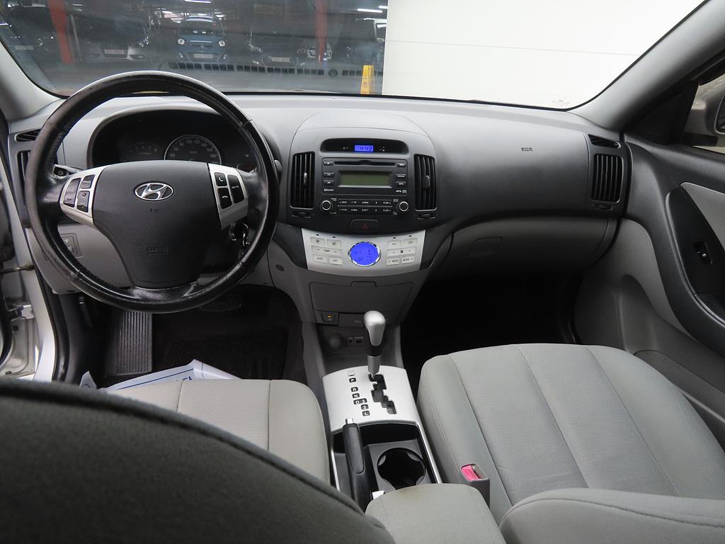 HYUNDAI Avante - Vista 7