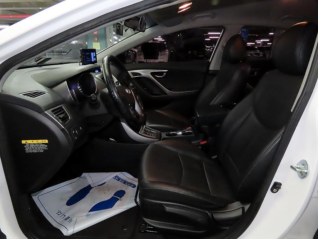 HYUNDAI Avante - Vista 6