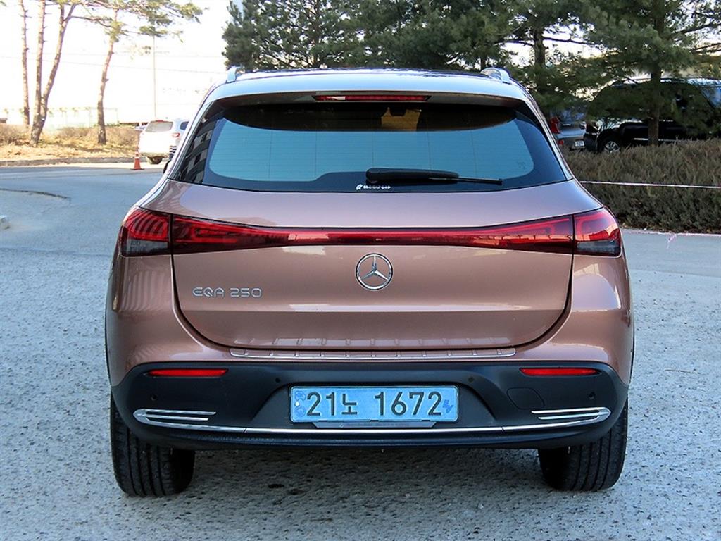 Mercedes Benz EQA - Vista 4