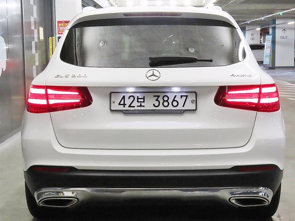Mercedes Benz GLC Class - Vista 5