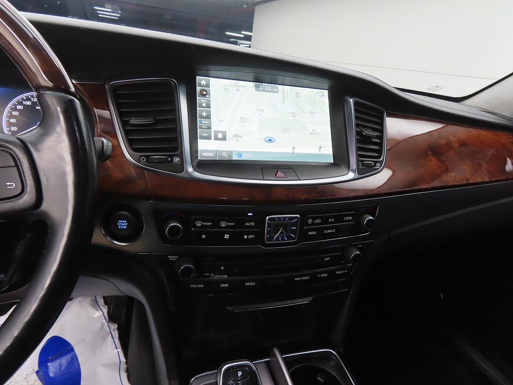 HYUNDAI Equus - Vista 10