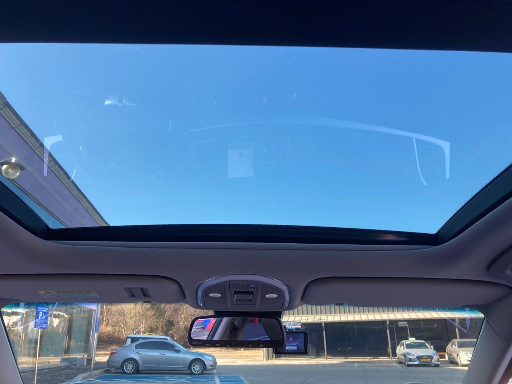 HYUNDAI Genesis - Vista 7