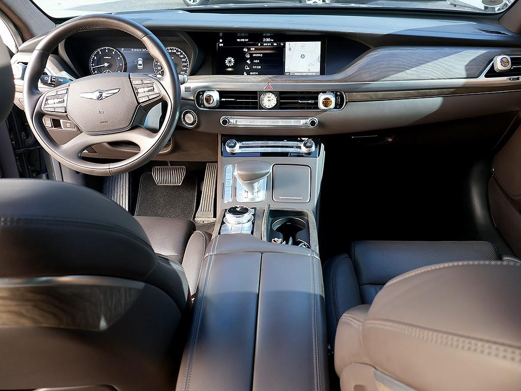 Genesis G90 - Vista 9