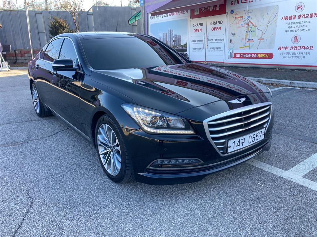 HYUNDAI Genesis - Vista 3