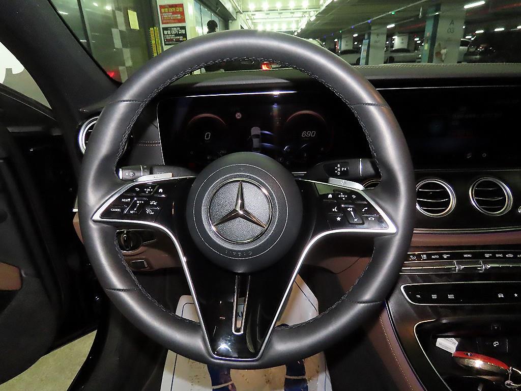 Mercedes Benz E class - Vista 8