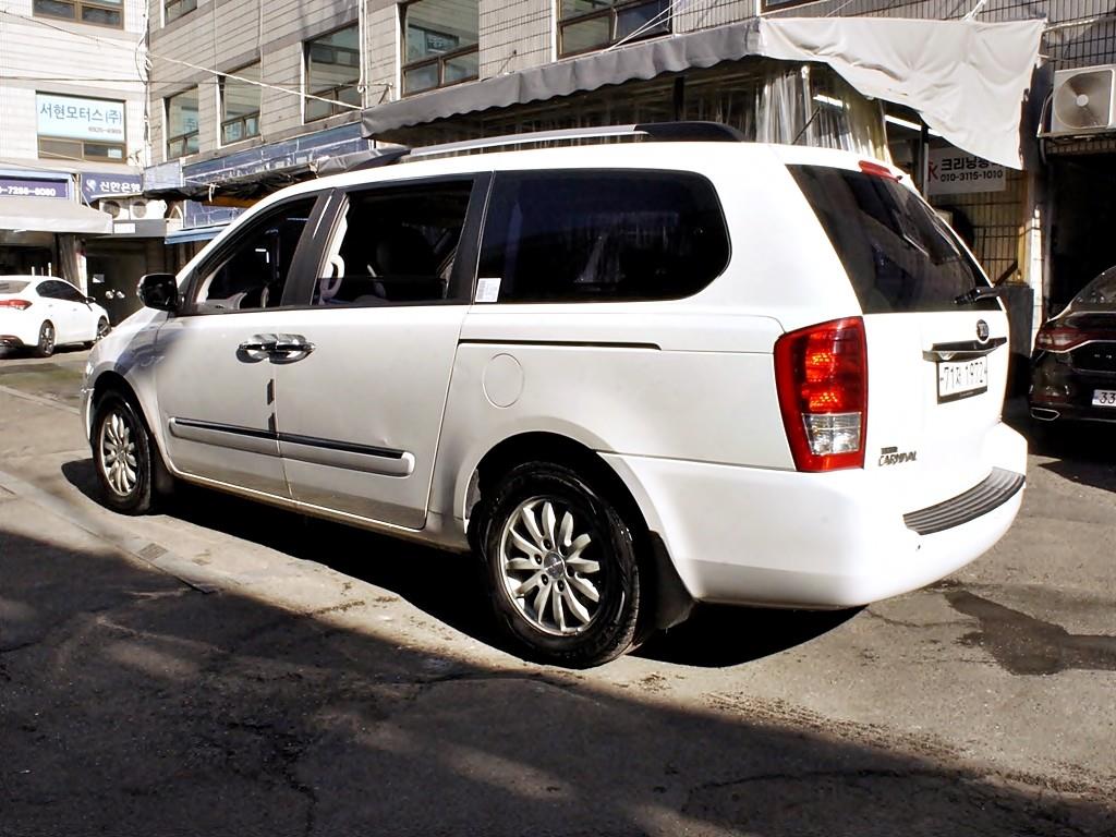 KIA Carnival - Vista 7
