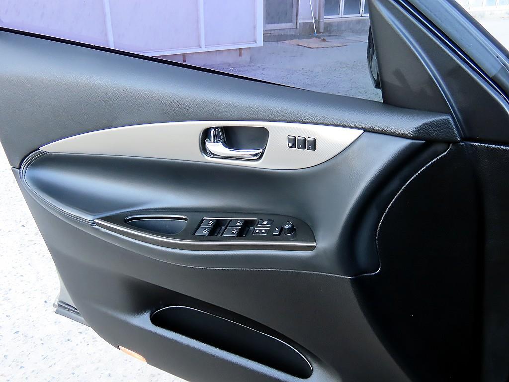 Infiniti EX - Vista 11