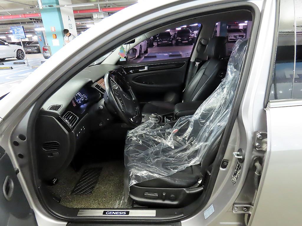 HYUNDAI Genesis - Vista 6