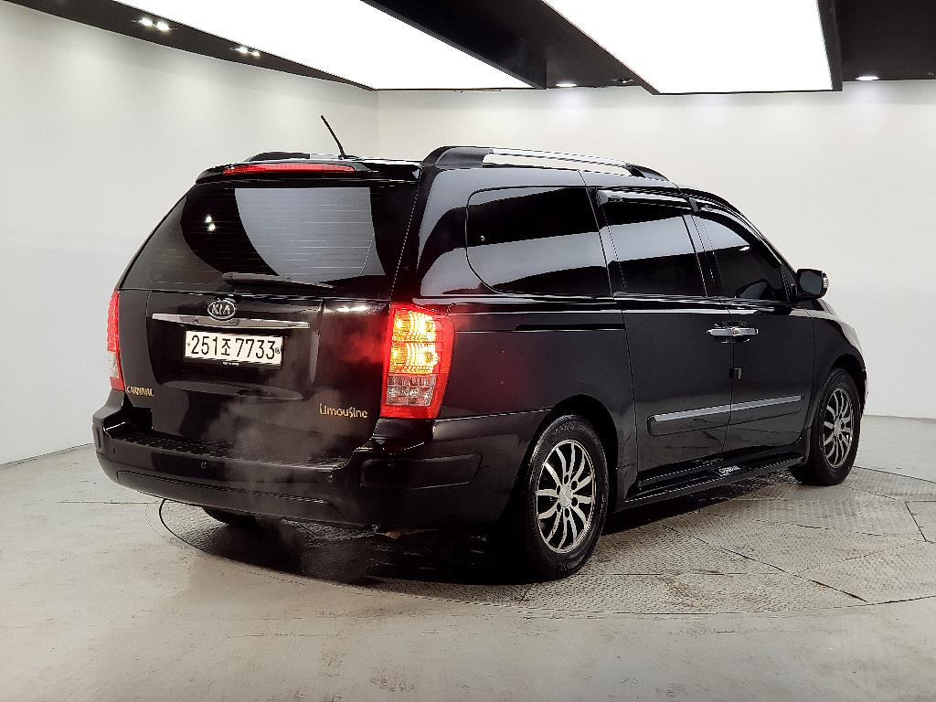 KIA Carnival - Vista 4