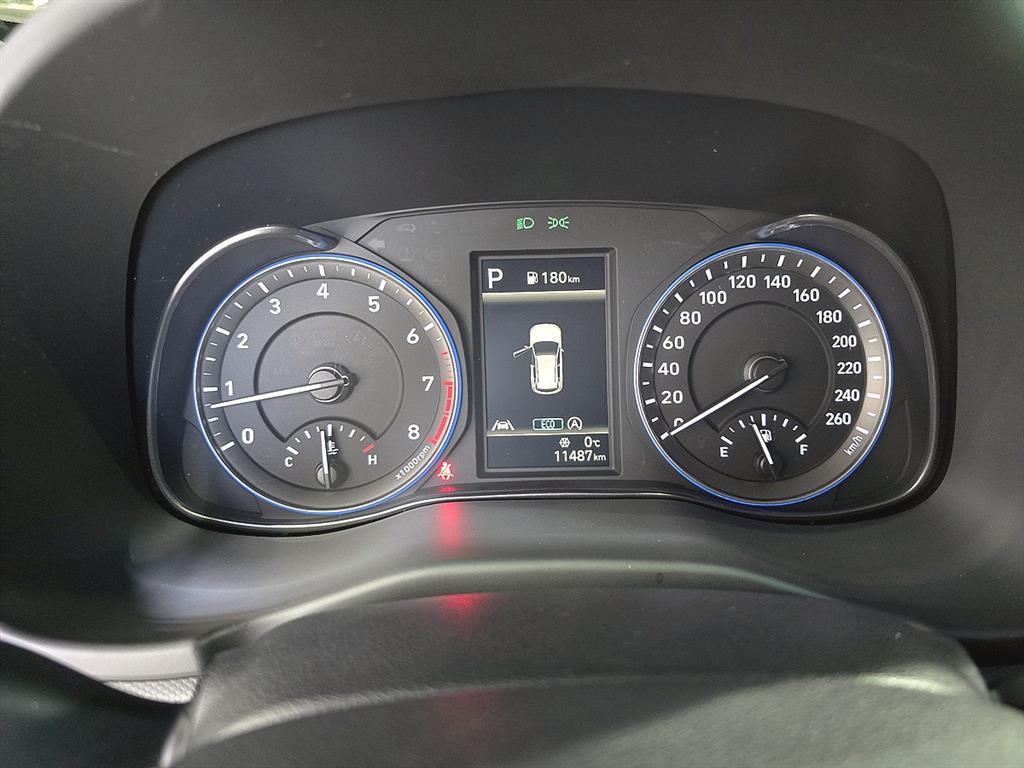 HYUNDAI Kona - Vista 9