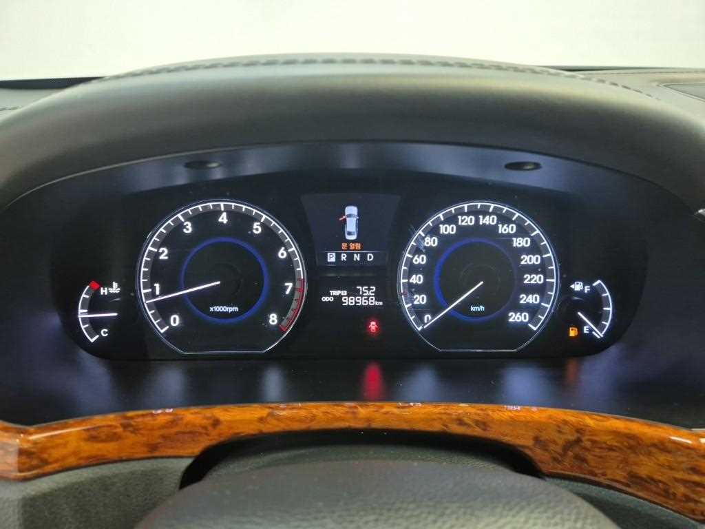 HYUNDAI Equus - Vista 6