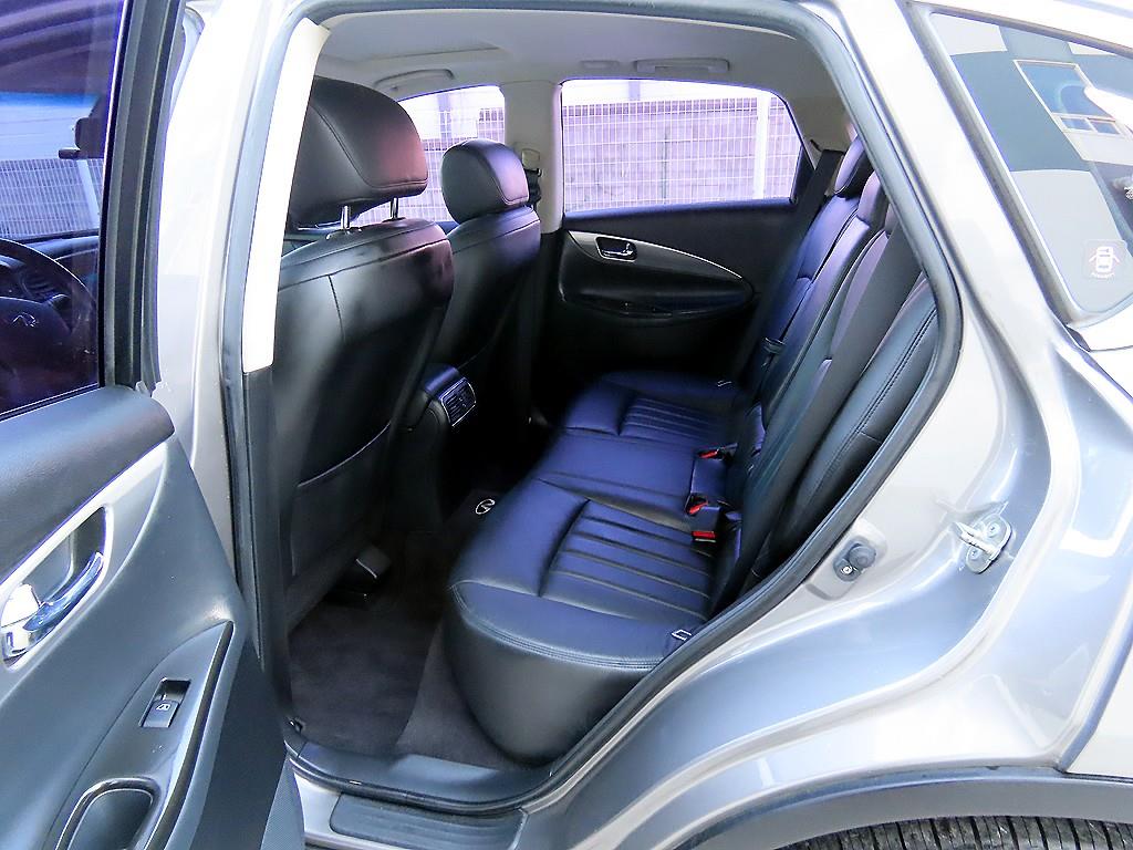 Infiniti EX - Vista 6