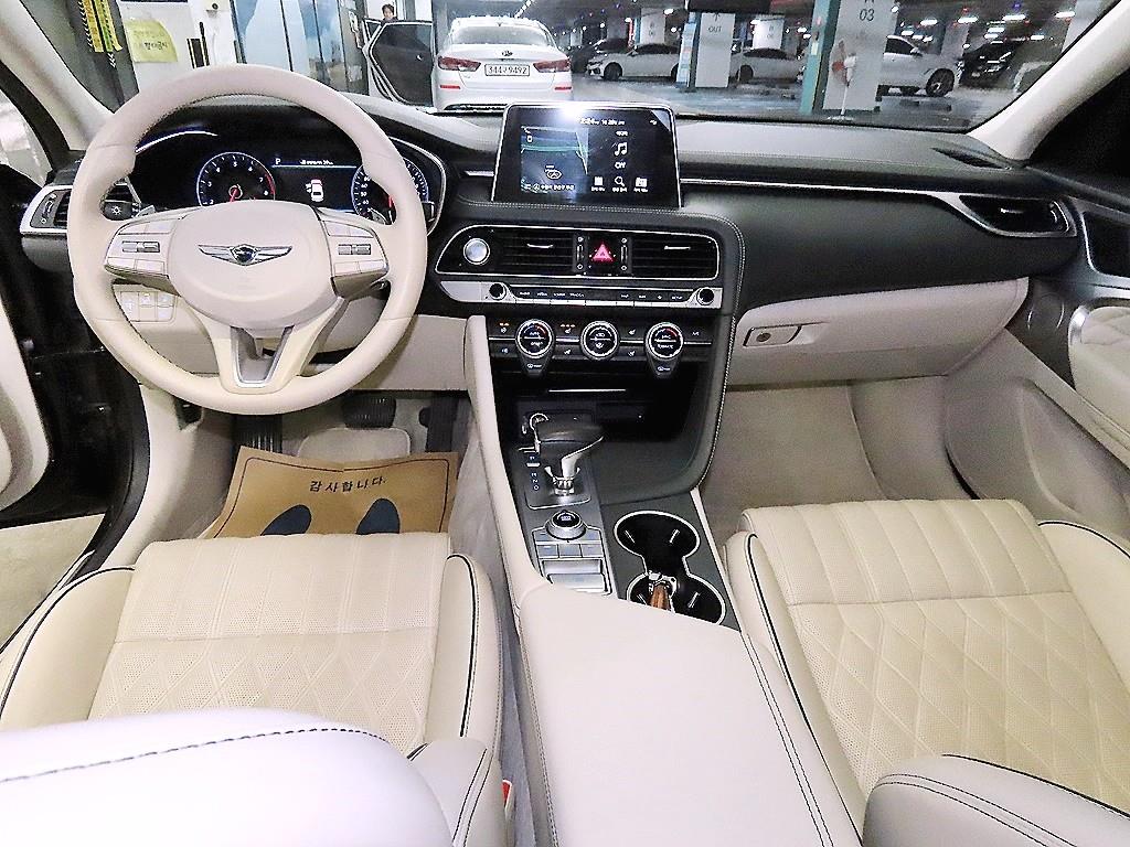 Genesis G70 - Vista 10