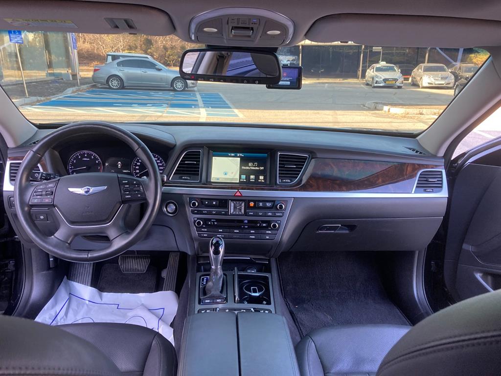 HYUNDAI Genesis - Vista 8