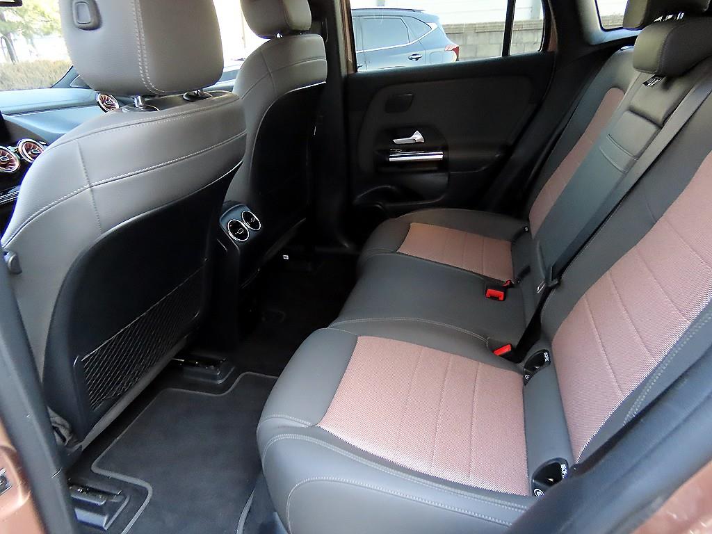 Mercedes Benz EQA - Vista 6