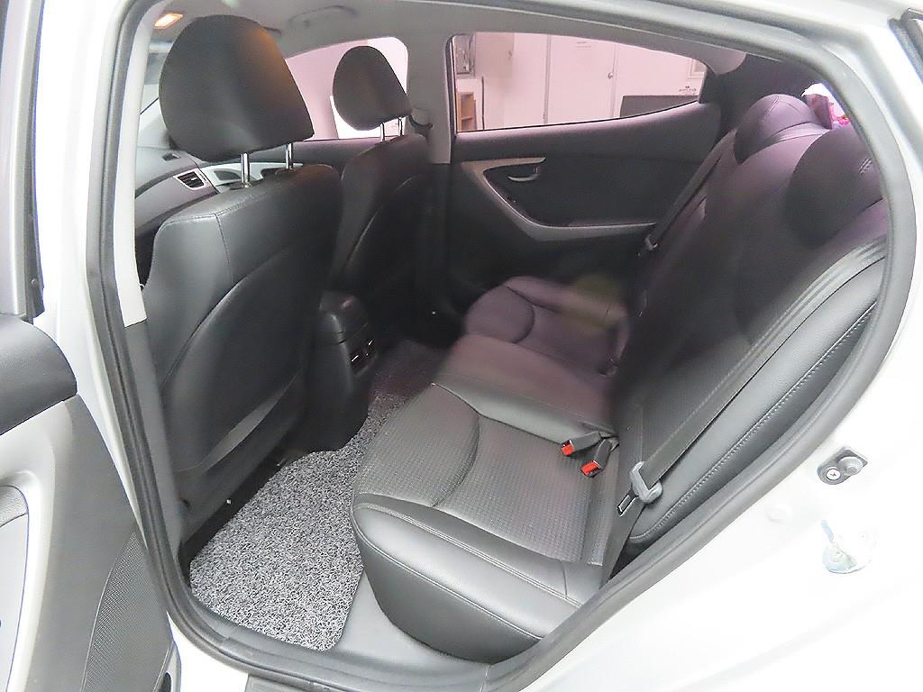 HYUNDAI Avante 2014 Plateado - Importación desde Corea - HF Imports Iquique - Foto 8