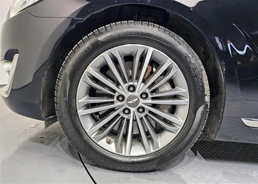 Genesis EQ900 - Vista 5