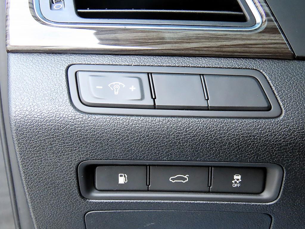 HYUNDAI Sonata - Vista 12