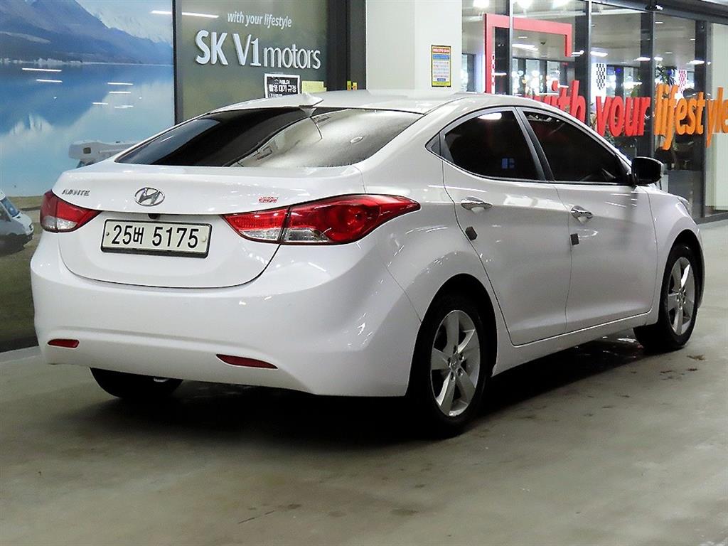 HYUNDAI Avante - Vista 4