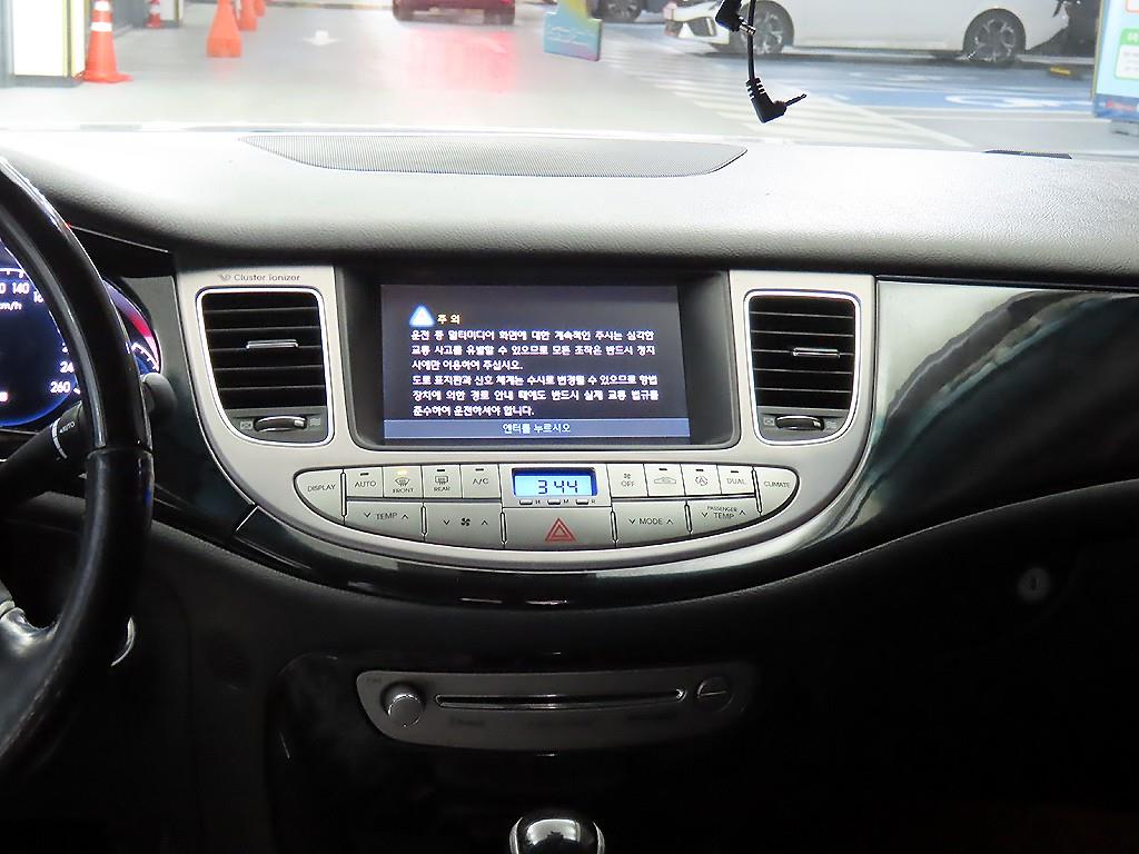 HYUNDAI Genesis - Vista 11