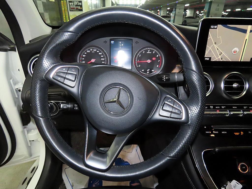 Mercedes Benz GLC Class - Vista 8