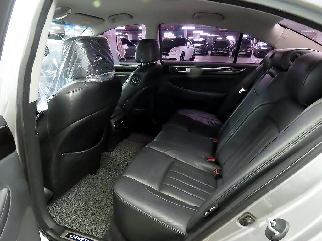 HYUNDAI Genesis - Vista 7