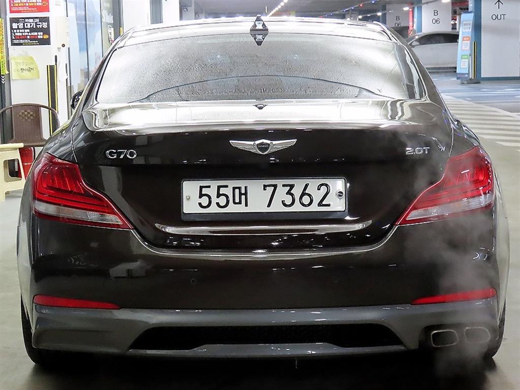 Genesis G70 - Vista 5