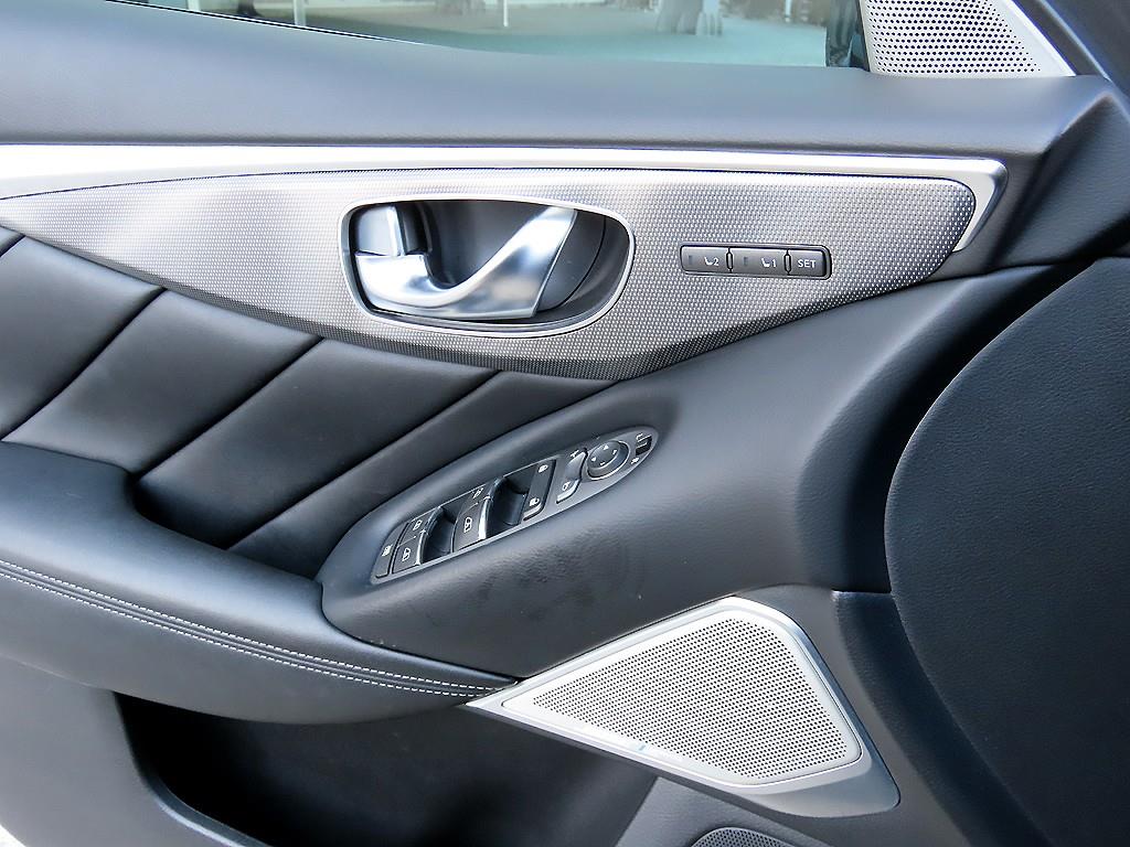 Infiniti Q - Vista 11