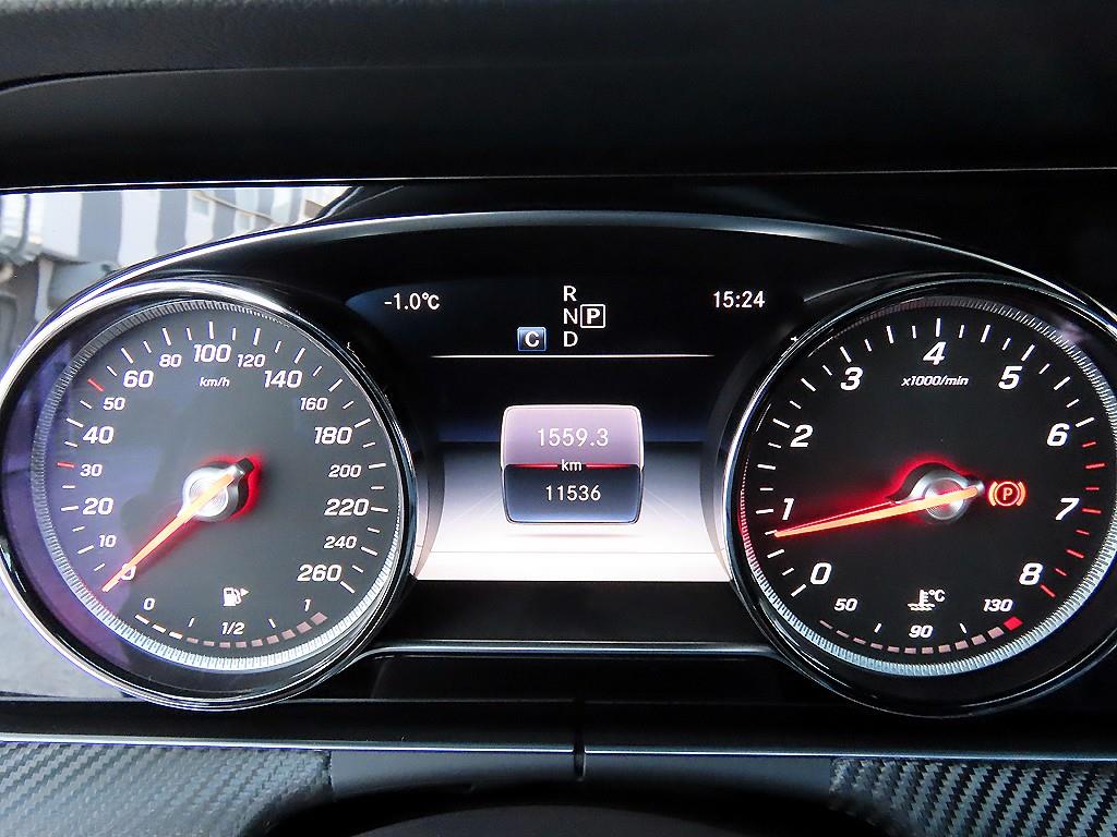 Mercedes Benz E class - Vista 9