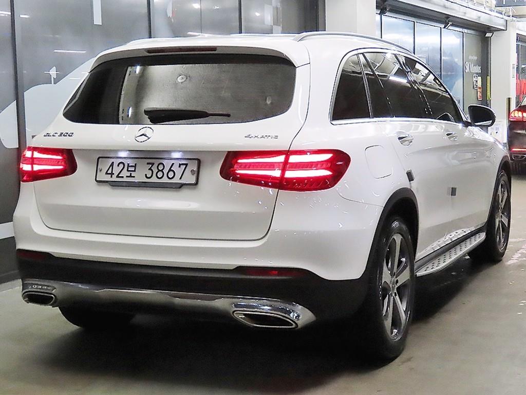 Mercedes Benz GLC Class - Vista 4