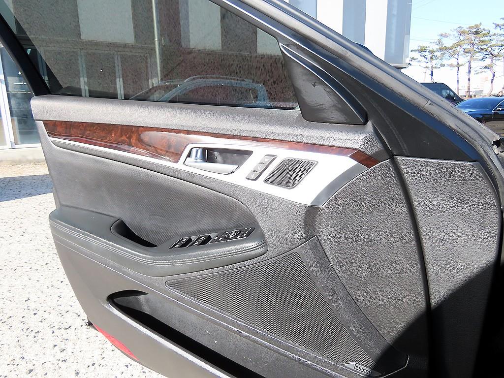 HYUNDAI Genesis - Vista 12