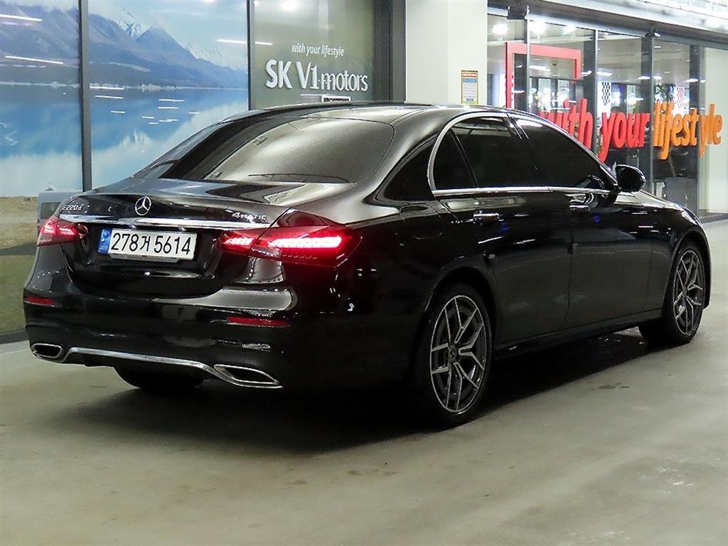 Mercedes Benz E class - Vista 4