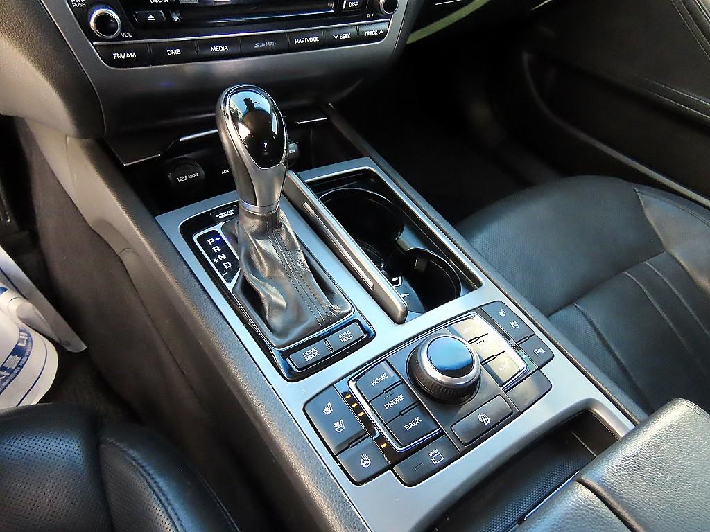 HYUNDAI Genesis - Vista 11