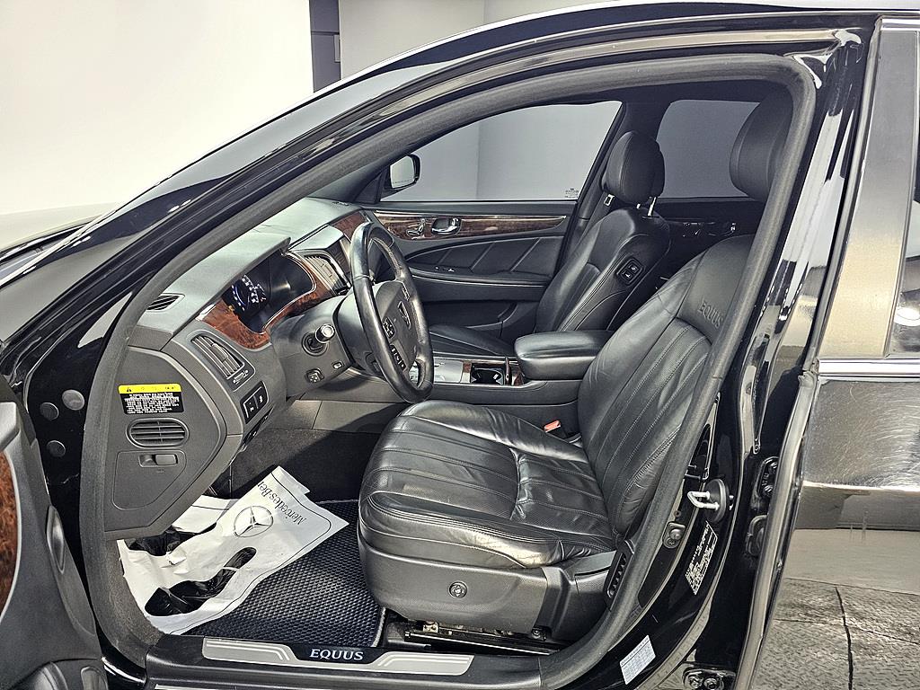 HYUNDAI Equus - Vista 8