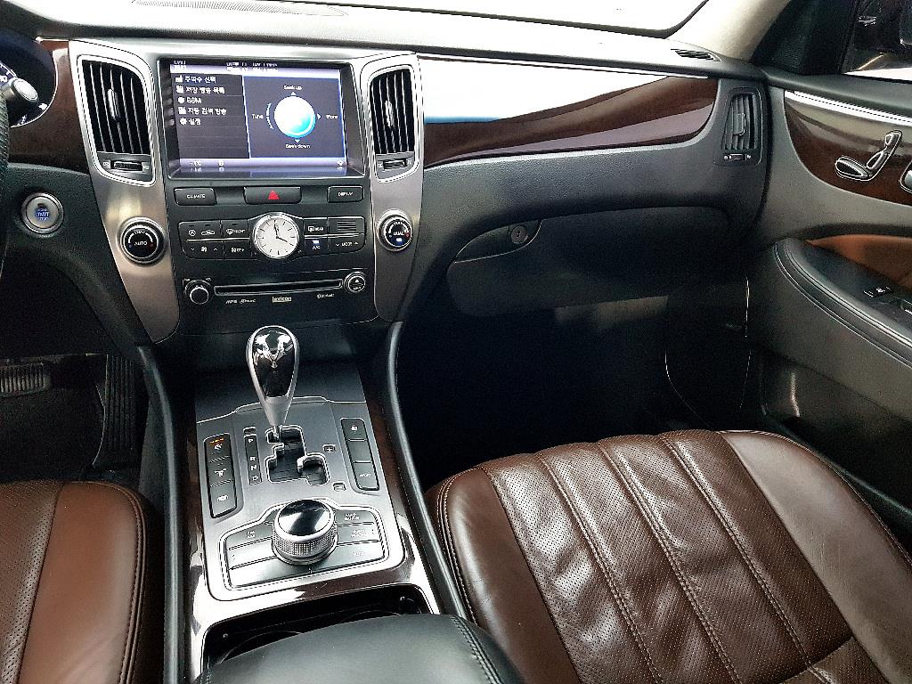 HYUNDAI Equus - Vista 10