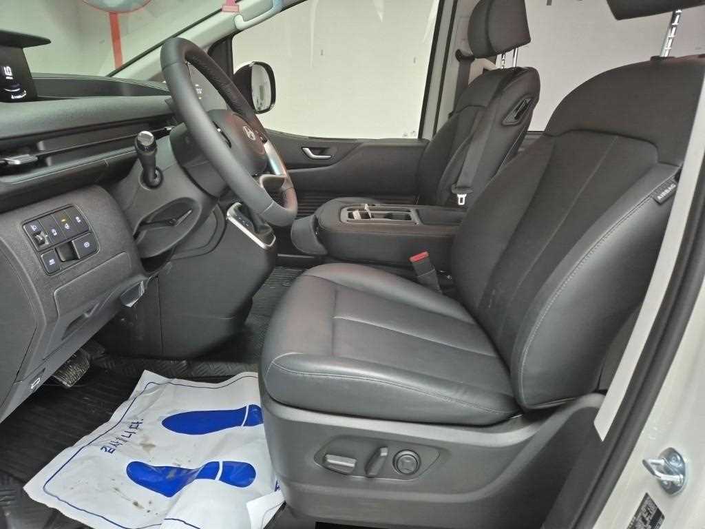 HYUNDAI Staria - Vista 11