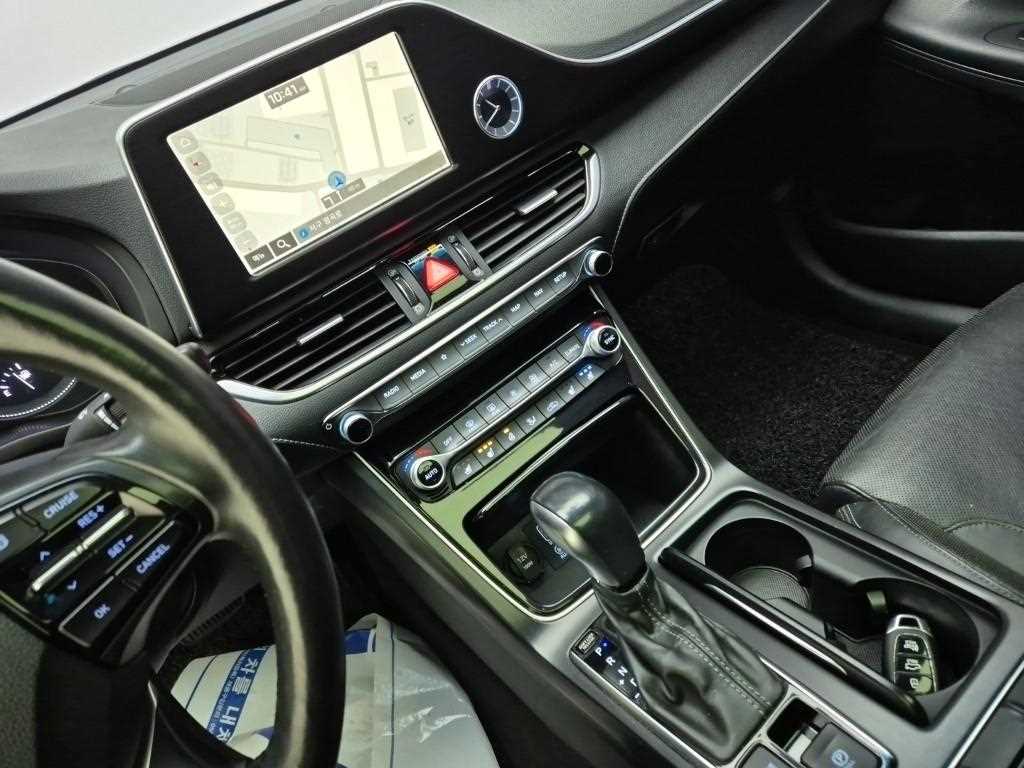 HYUNDAI Grandeur - Vista 10