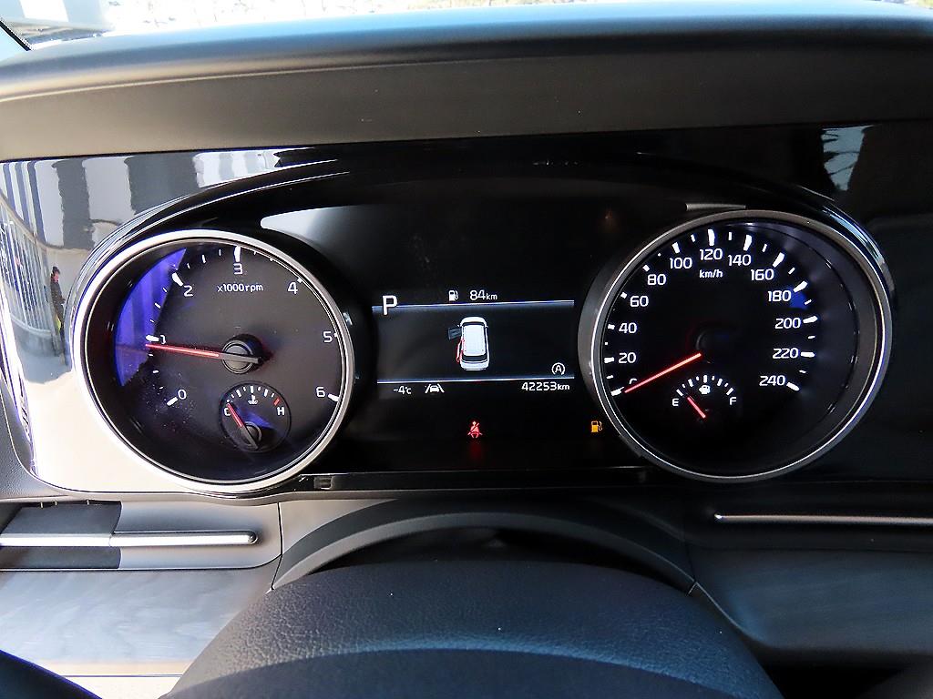KIA Carnival - Vista 10