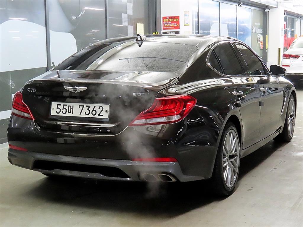 Genesis G70 - Vista 4