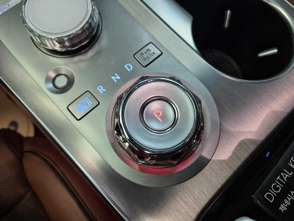 Genesis GV70 - Vista 8