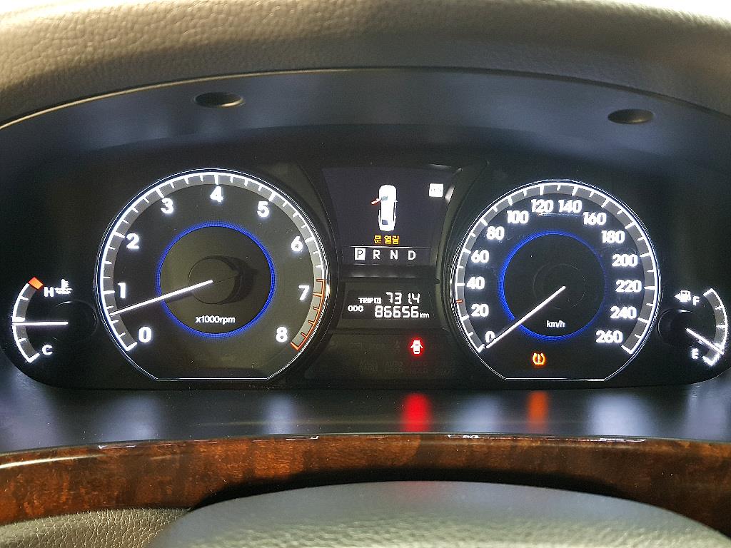 HYUNDAI Equus - Vista 7