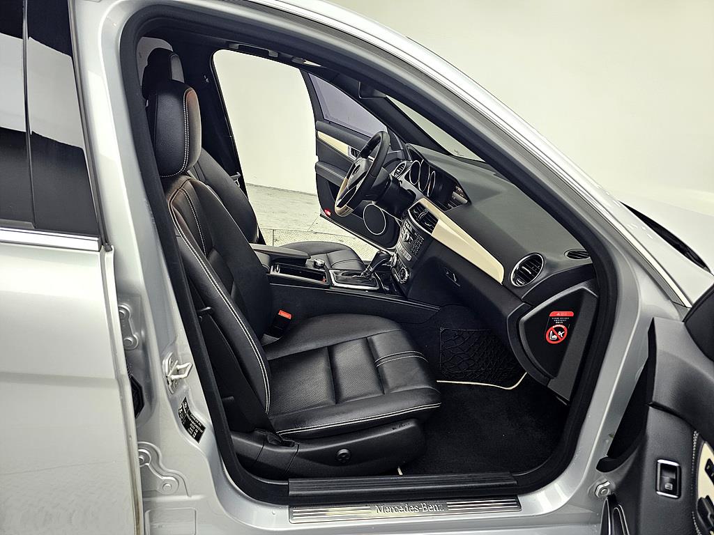 Mercedes Benz C Class - Vista 11