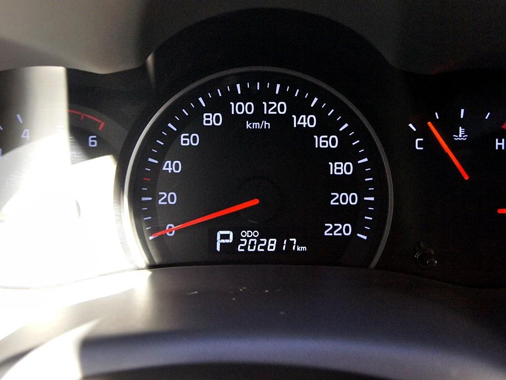 KIA Carnival 2013 the color of pearl - Importación desde Corea - HF Imports Iquique - Foto 9