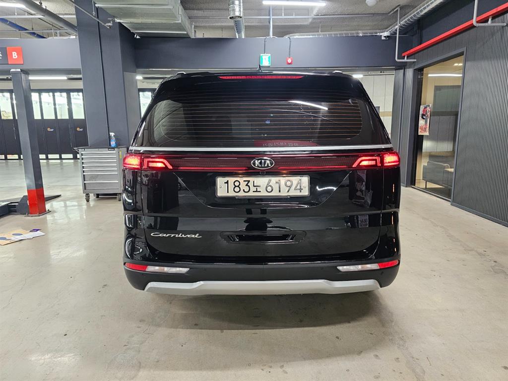 KIA Carnival - Vista 5