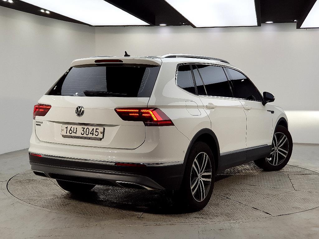 Volkswagen Tiguan - Vista 4