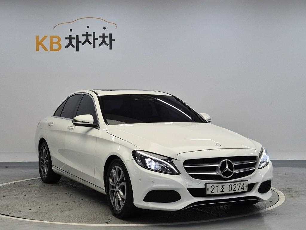 Mercedes Benz C Class - Vista 4